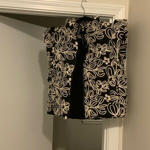 Floral Black and White Women's vest